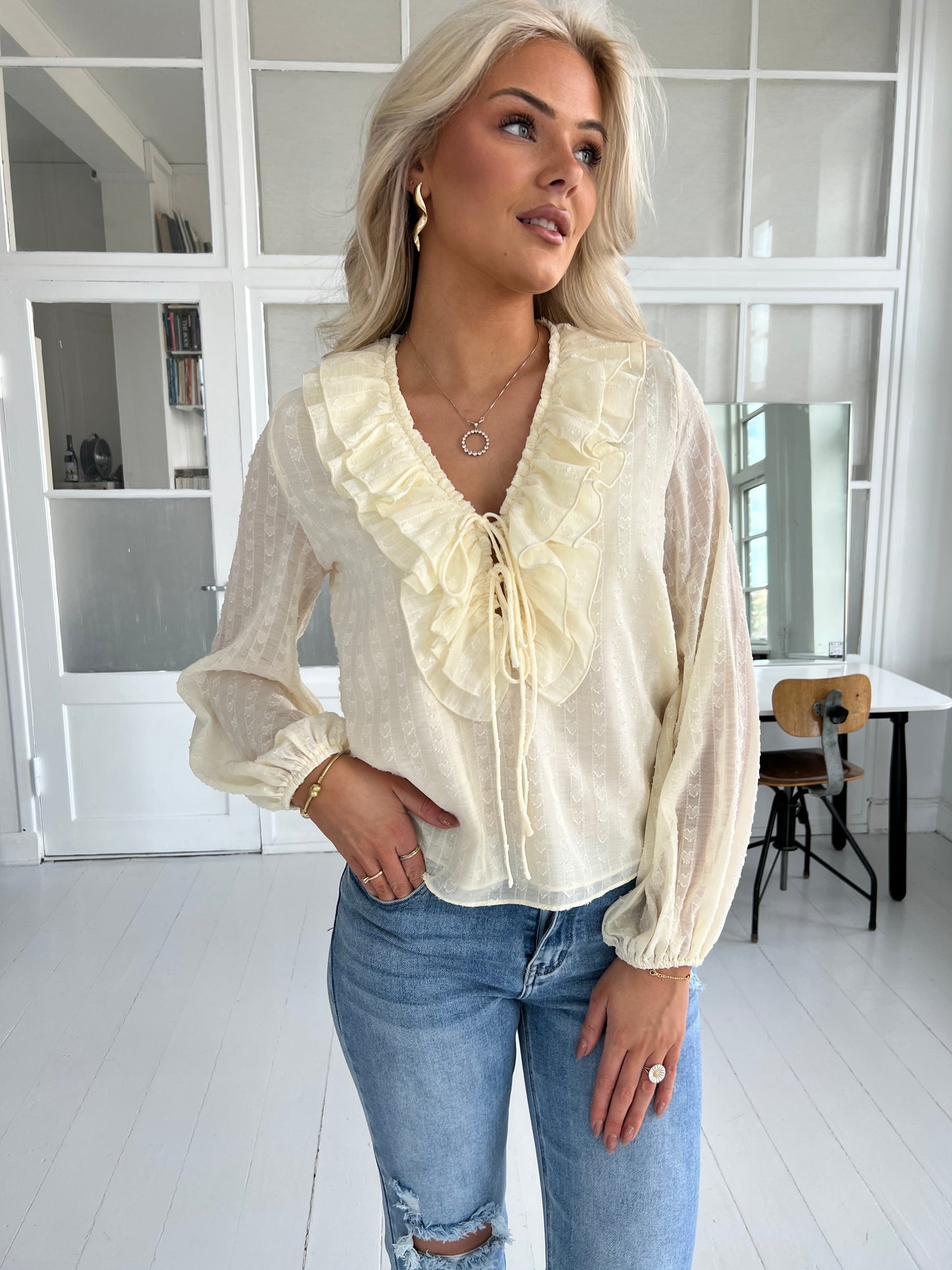 Ivivi creme blouse
