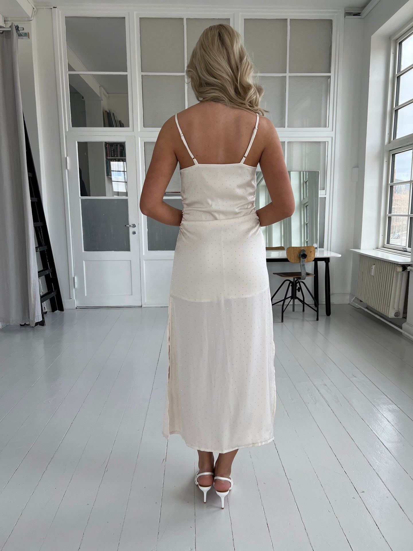 Elli White beige dress