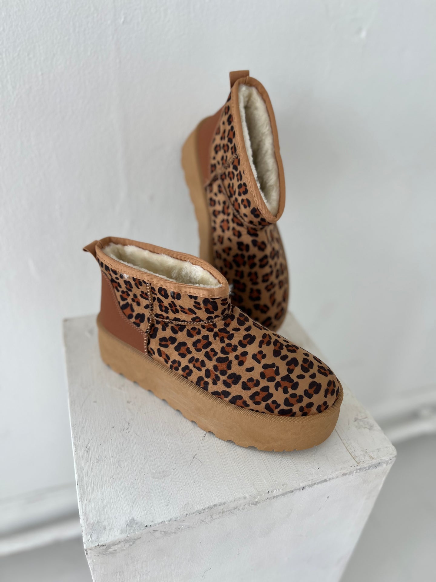 Covana leopard teddy boots