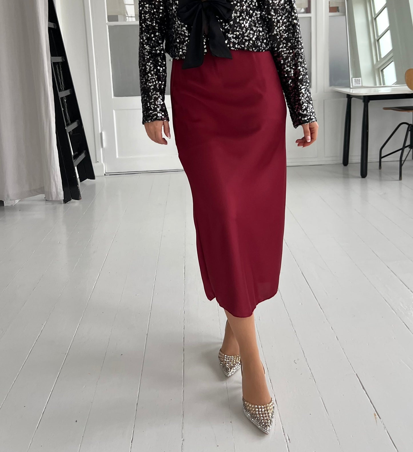 Jolio Bordeaux satin skirt