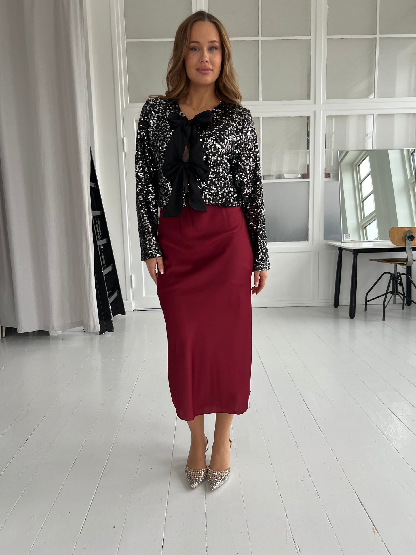 Jolio Bordeaux satin skirt
