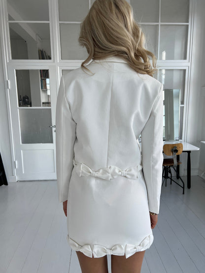 Elli white bow blazer