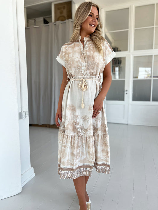 Amy beige summer dress-kjole-Åberg CPH-Onesize-Åberg Copenhagen DK
