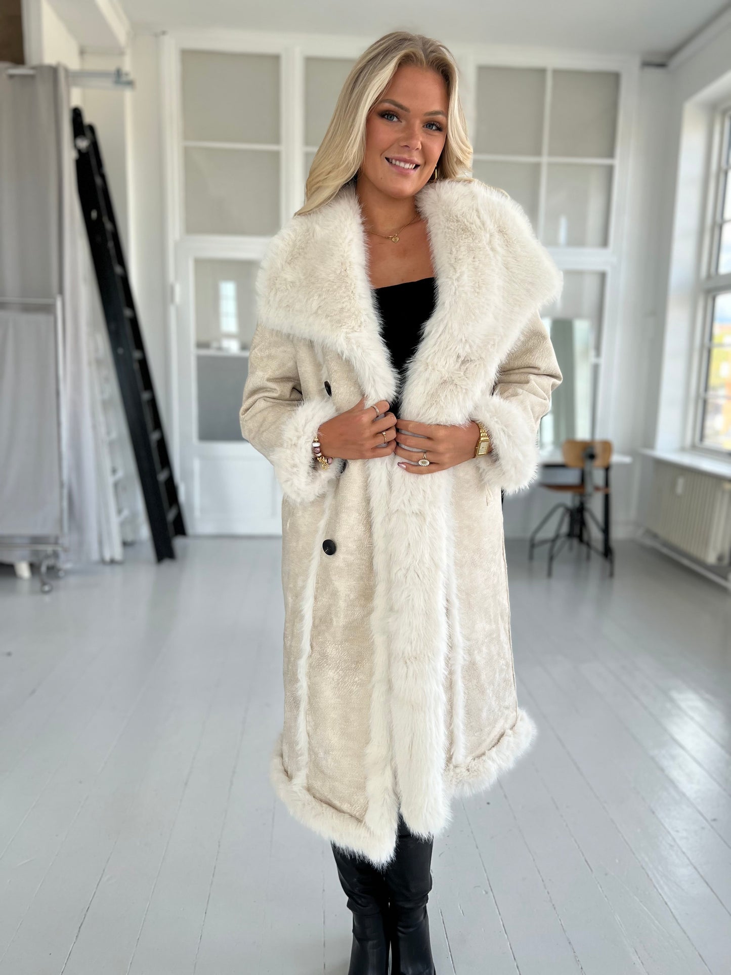 Flam beige faux fur frakke (2212)-jakke-Aaberg Copenhagen