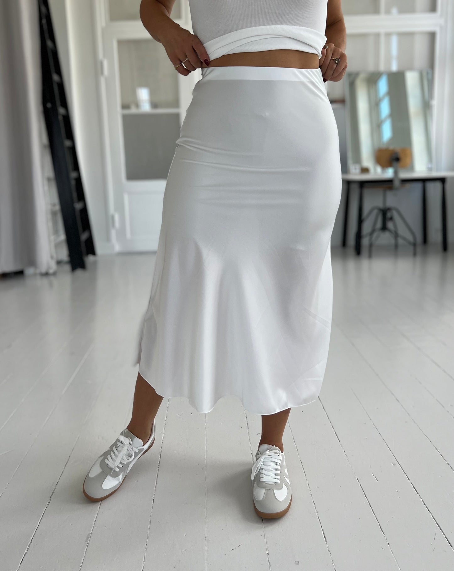 Rosy white satin skirt