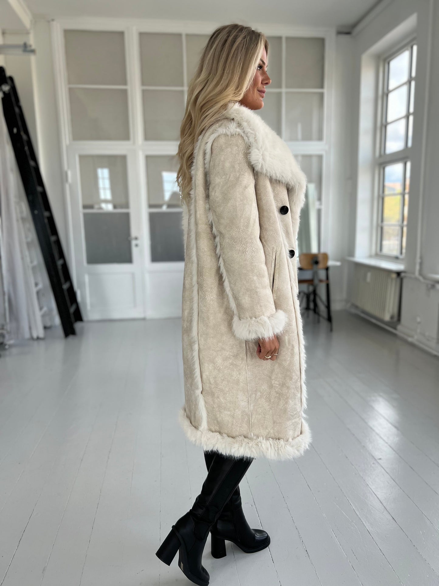 Flam beige faux fur frakke (2212)-jakke-Aaberg Copenhagen