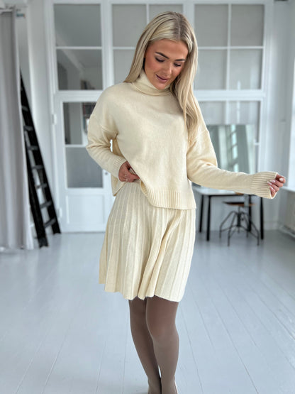 GUAS beige Sweater Set (136)