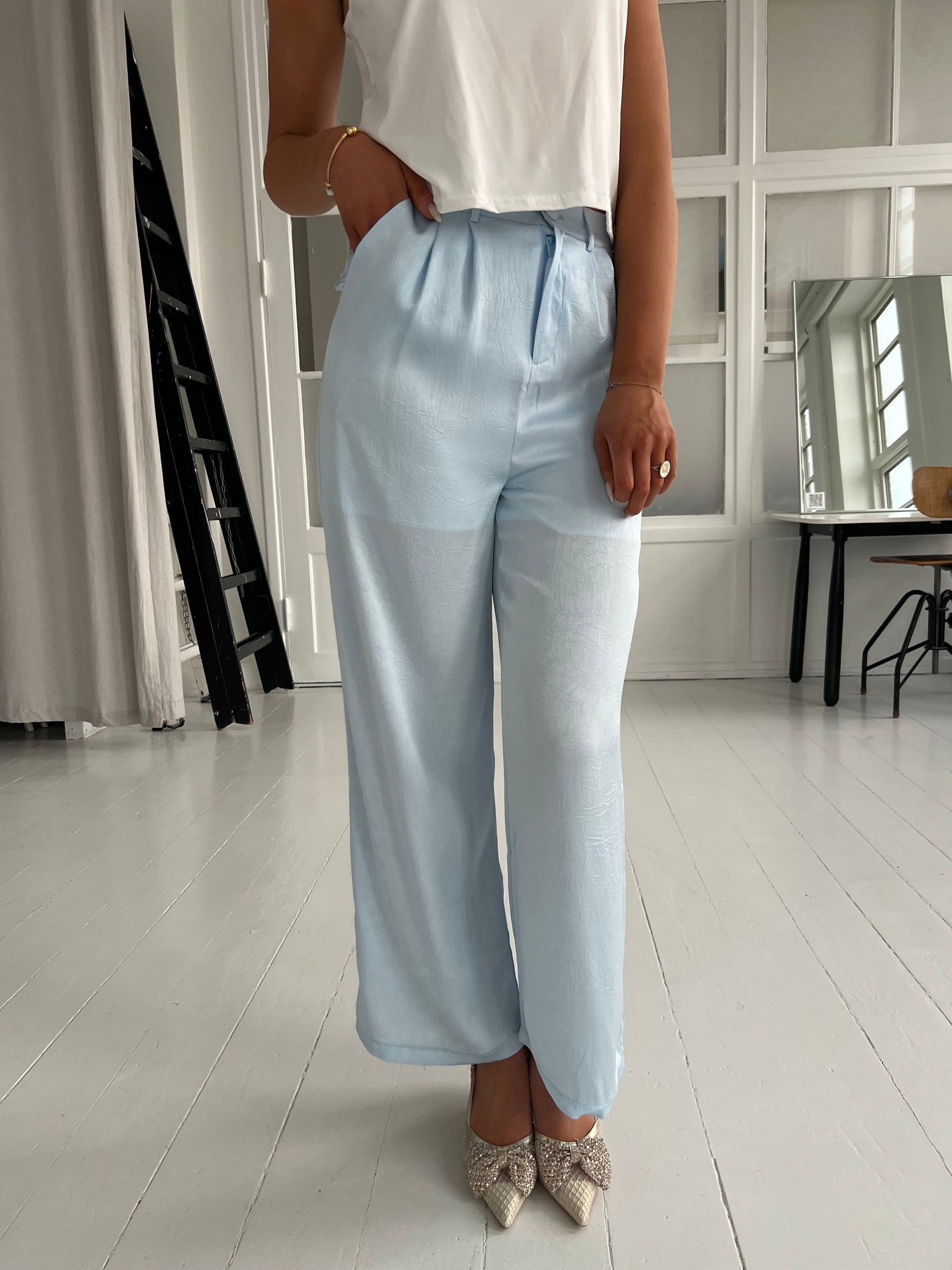 Elli White turquis satin pants (9097) fra webshoppen Aaberg Copenhagen