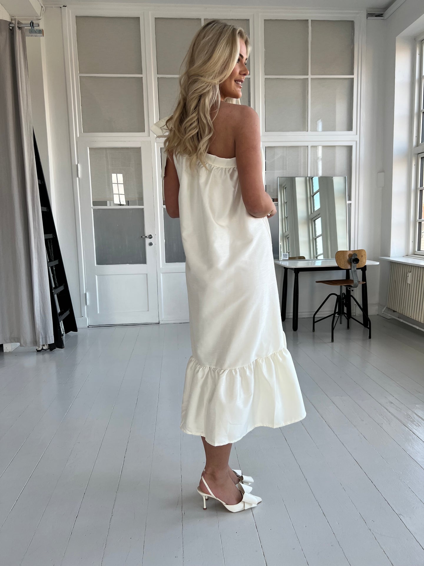 Essentiel beige oneshoulder dress