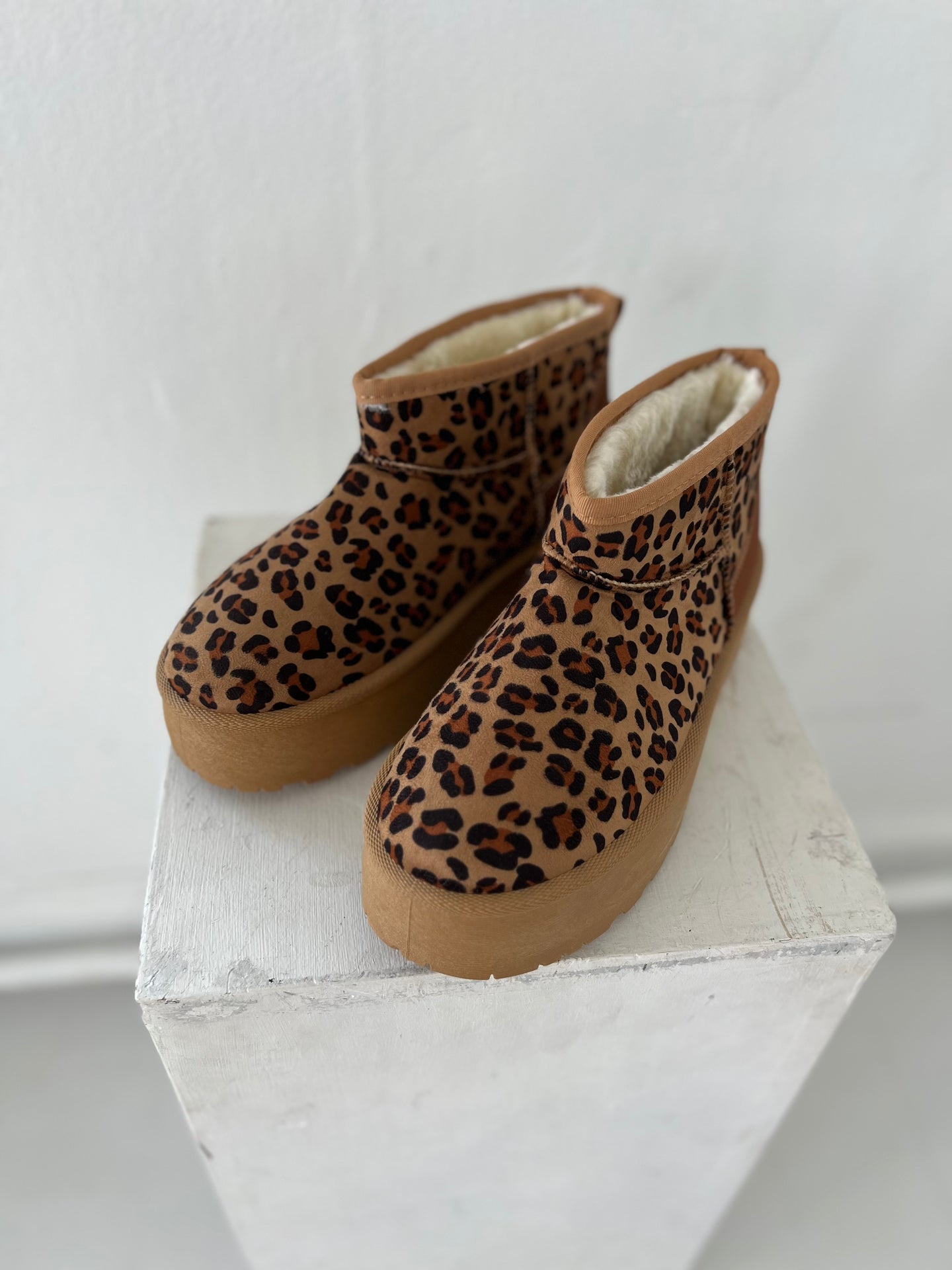 Covana leopard teddy boots