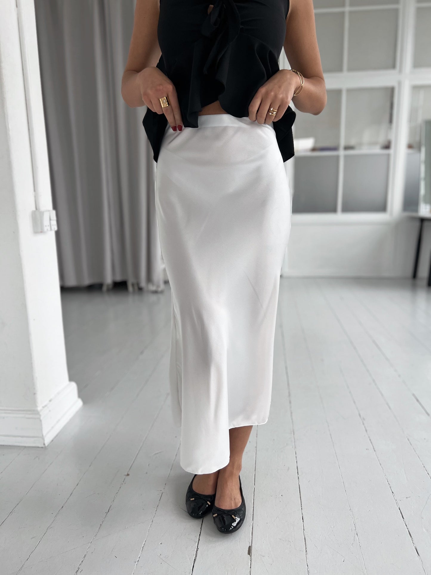 Rosy white satin skirt-nederdel-Åberg CPH-Åberg Copenhagen DK