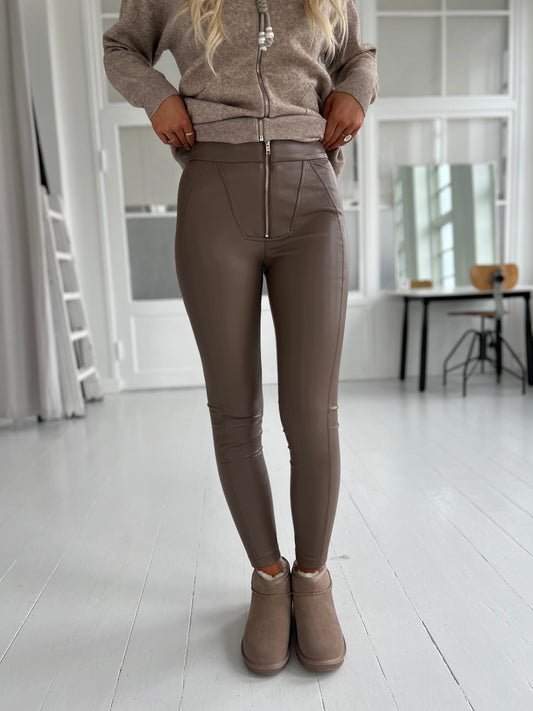 Its May taupe pants (9530)