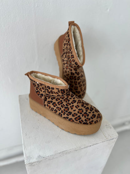 Covana leopard teddy boots