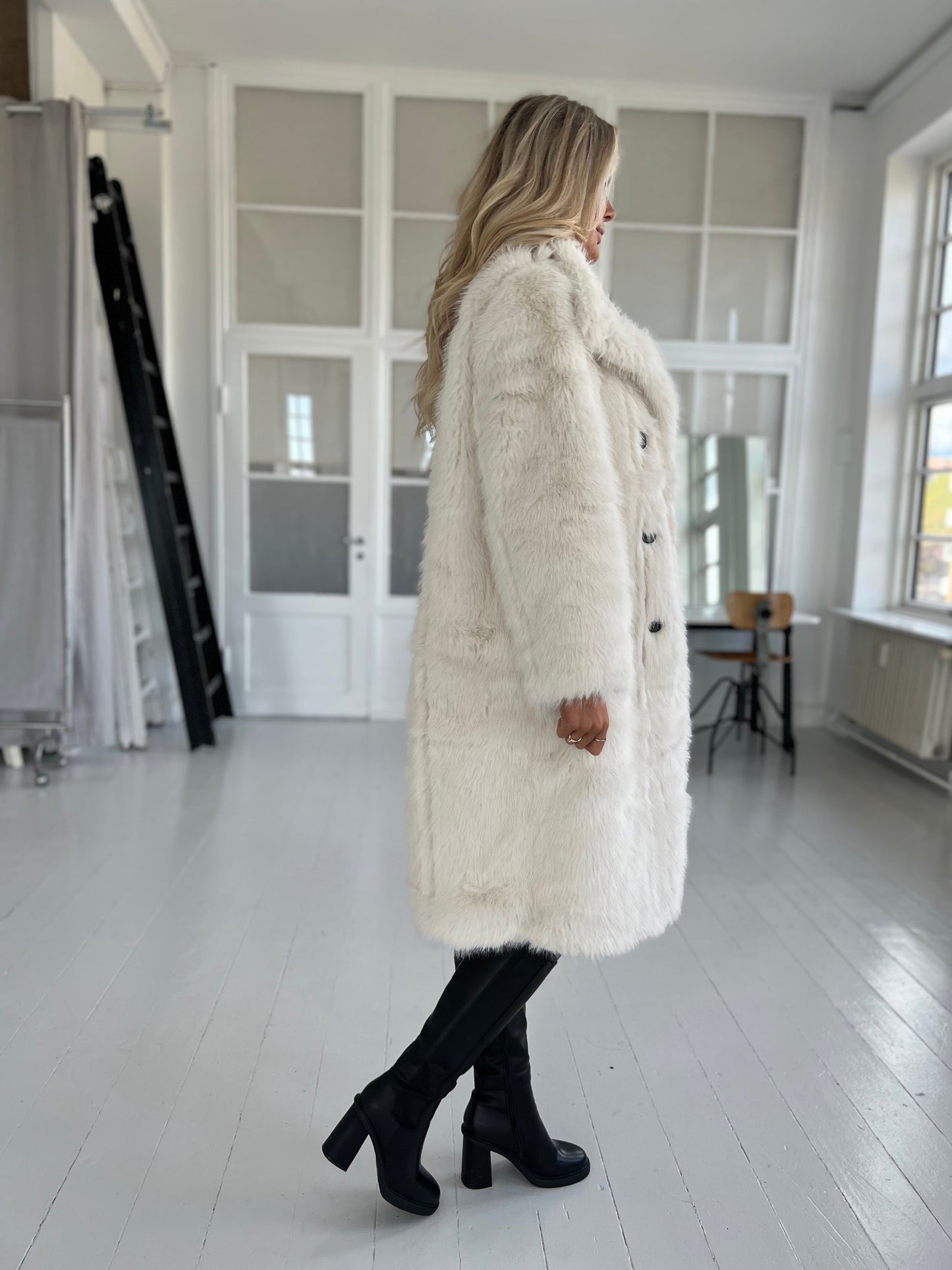 Flam beige faux fur frakke (2212)-jakke-Aaberg Copenhagen