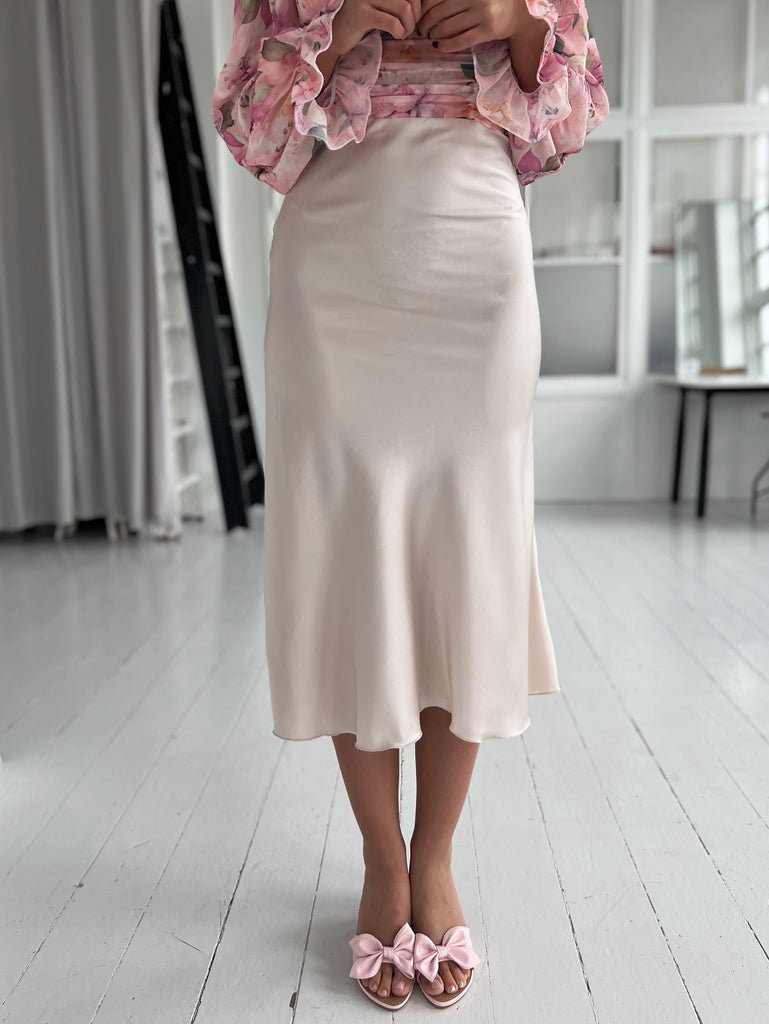 Rosy beige satin skirt-nederdel-Åberg CPH-Åberg Copenhagen DK