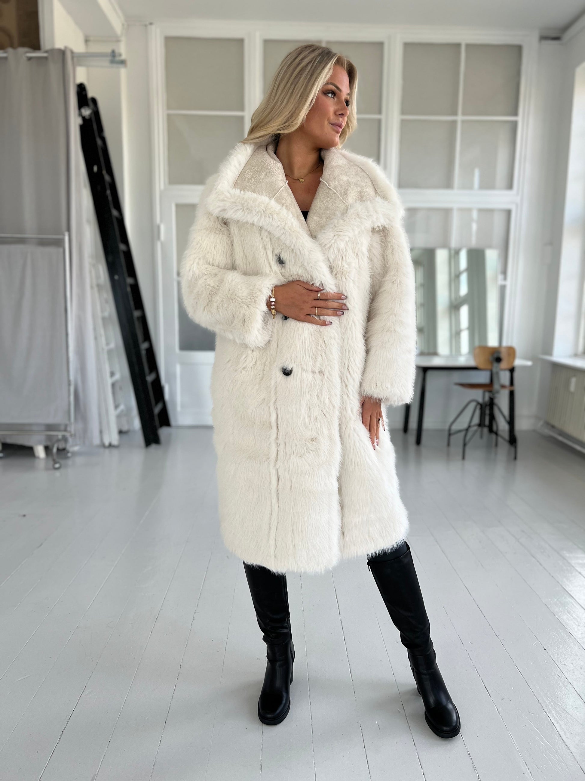 Flam beige faux fur frakke (2212)-jakke-Aaberg Copenhagen