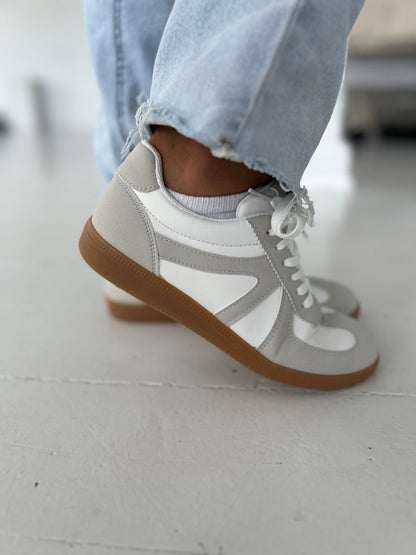 Mulanka  white sneakers (99)