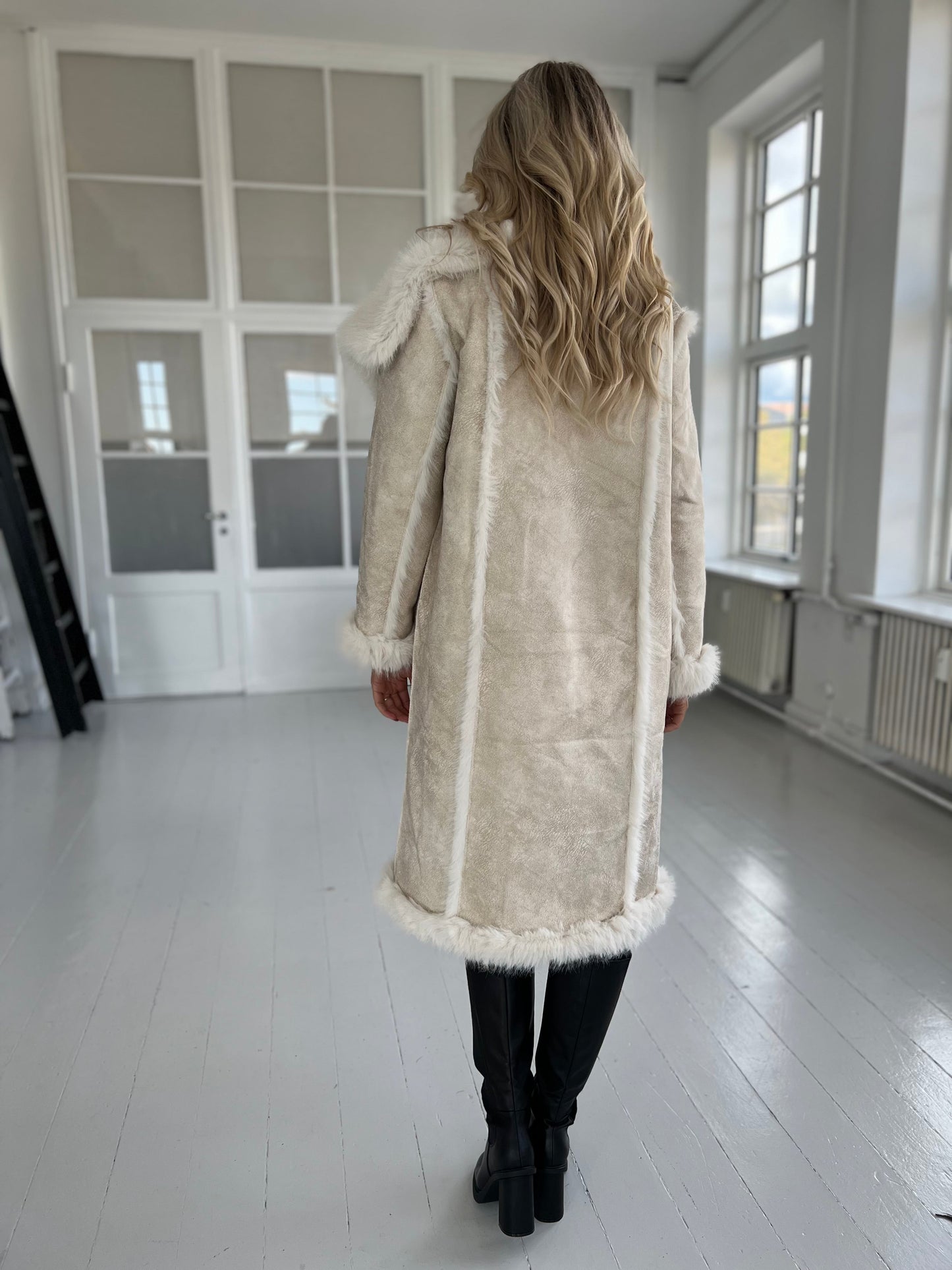 Flam beige faux fur frakke (2212)-jakke-Aaberg Copenhagen