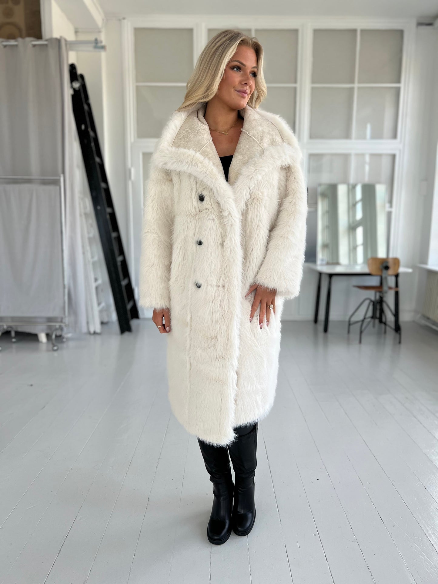 Flam beige faux fur frakke (2212)-jakke-Aaberg Copenhagen