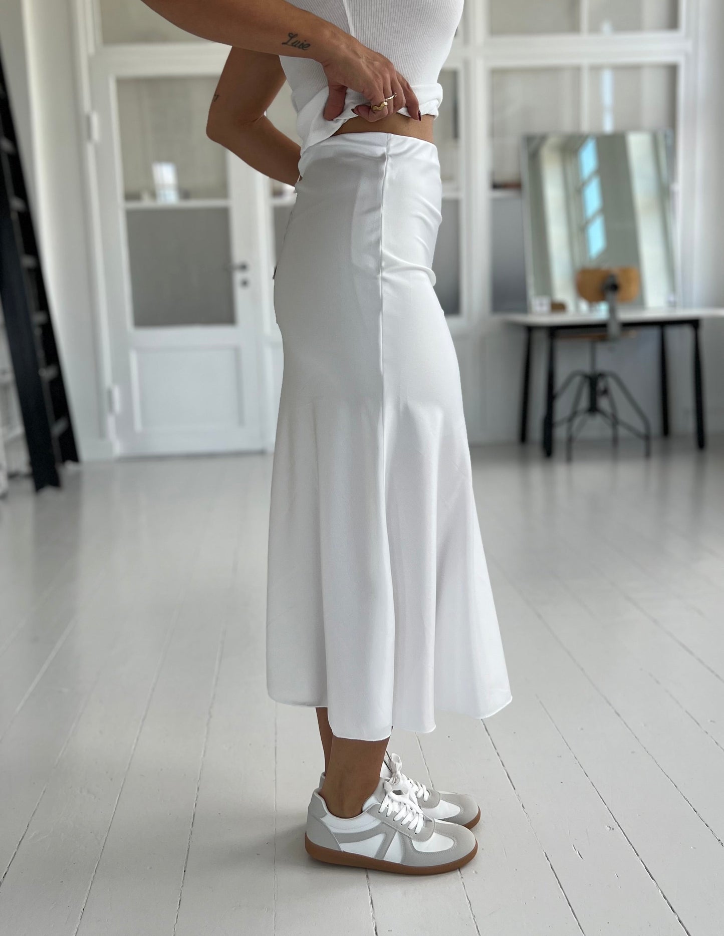 Rosy white satin skirt