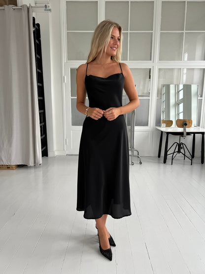 Rose W black satin dress-kjole-Aaberg Copenhagen