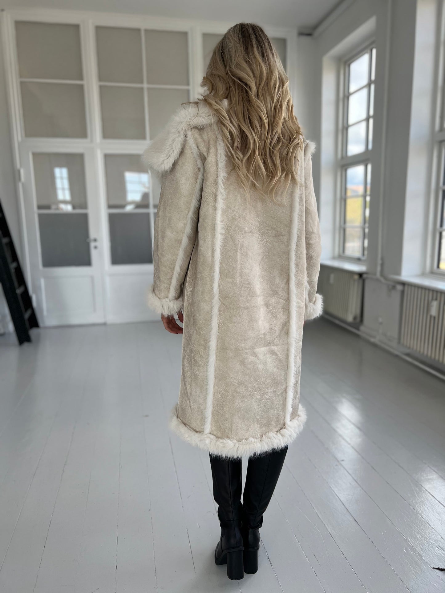 Flam beige faux fur frakke (2212)-jakke-Aaberg Copenhagen