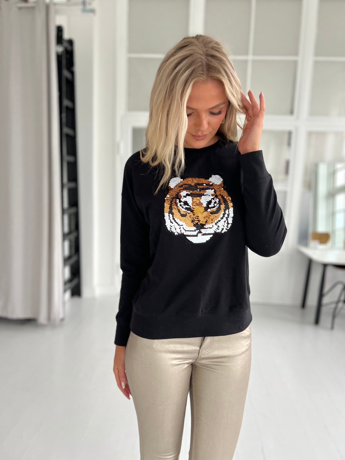 Gaspar Tiger Sweatshirt (1338)-bluse-Aaberg Copenhagen