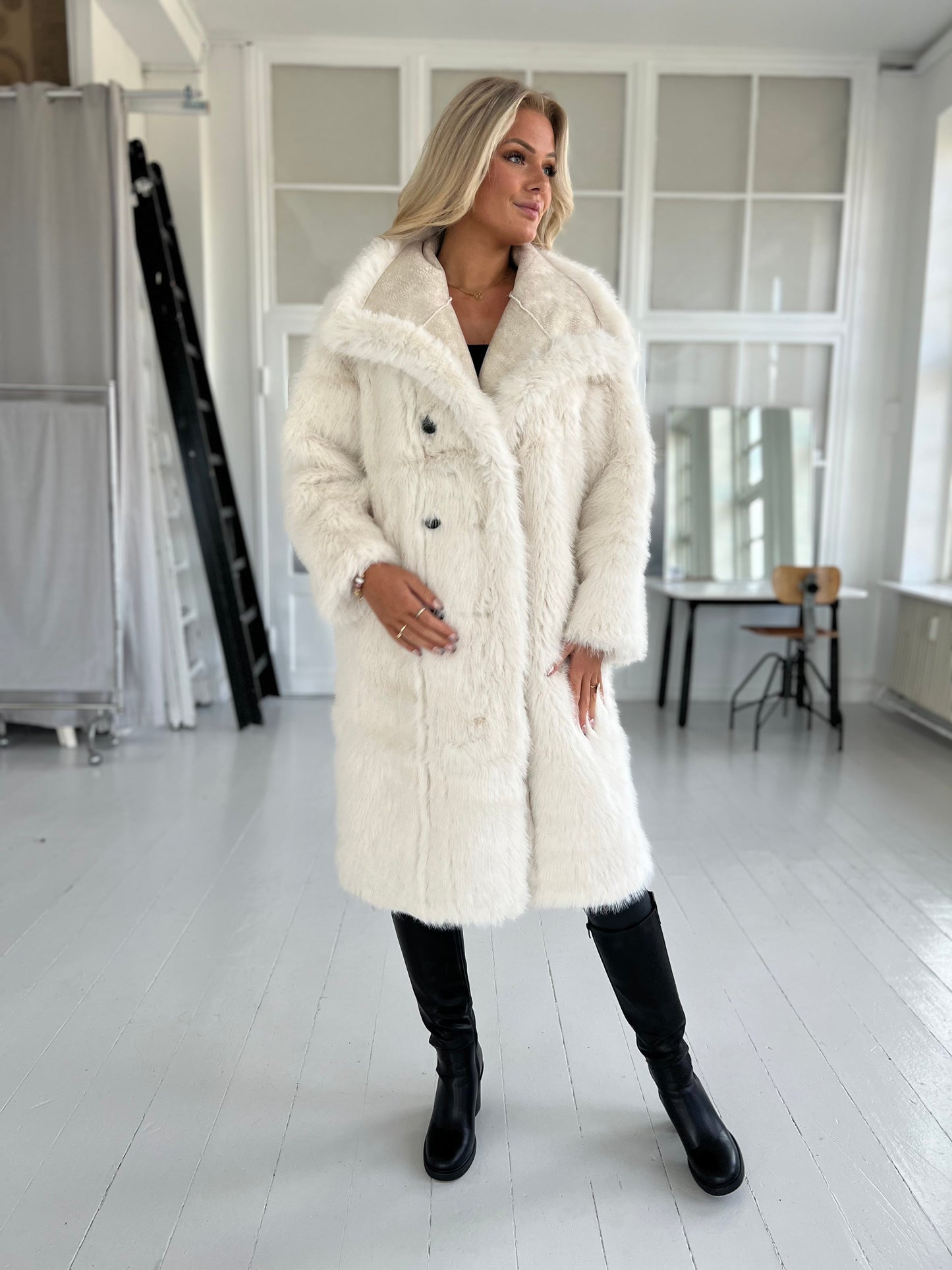 Flam beige faux fur frakke (2212)-jakke-Aaberg Copenhagen