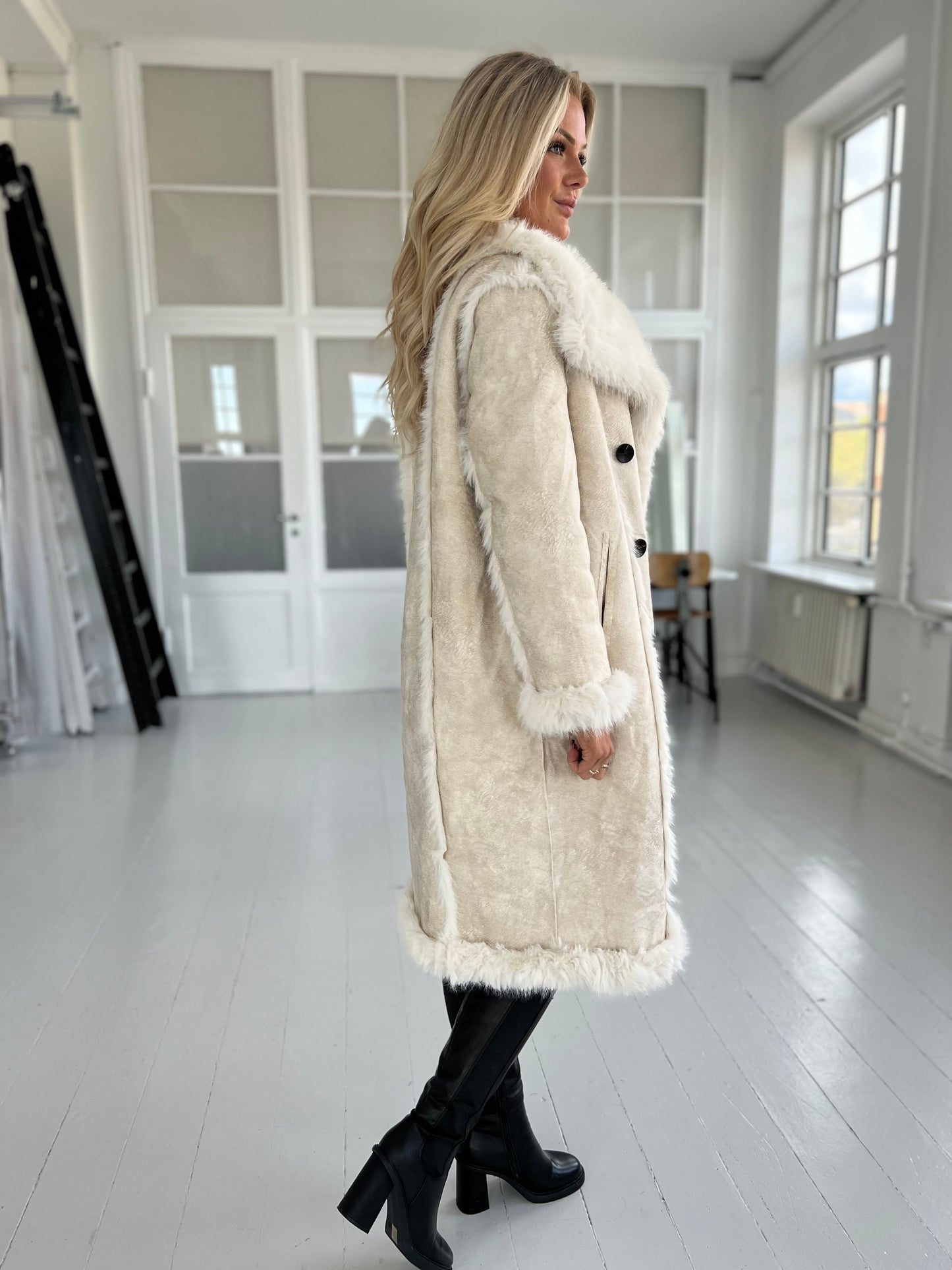 Flam beige faux fur frakke (2212)-jakke-Aaberg Copenhagen