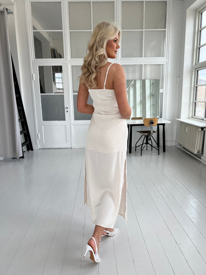 Elli White beige dress